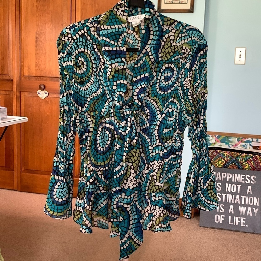 Gorgeous Tie Neck Blouse Long Sleeve Light Weight Blouse Size XL EUC